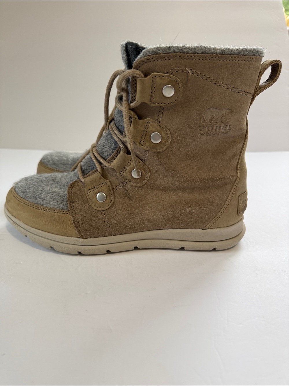 Sorel women’s Tan and Grey Lace-Up Winter Boot